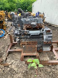 Kubota V2403 4 cylinder non-turbo diesel Engine