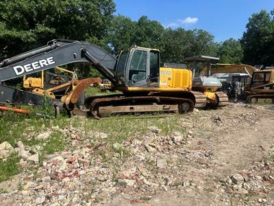 John Deere 240D LC Excavator