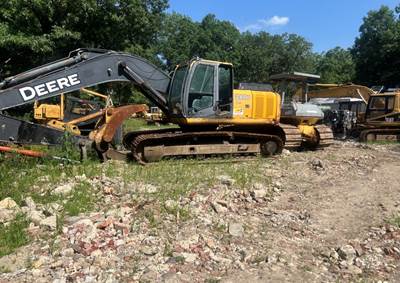 John Deere 240D LC Excavator