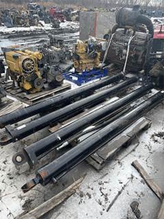 Caterpillar 740B Hoist Cylinder (Bed)