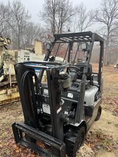 Nissan MCP1F2A25JV Pneumatic Tire Forklift