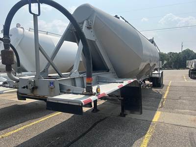 Fruehauf 42x96 Tandem Axle Aluminum Dry Bulk / Pneumatic Tank Trailer - Spring