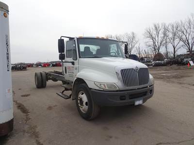 International DuraStar 4300 Single Axle Cab & Chassis Truck - DT466, Automatic