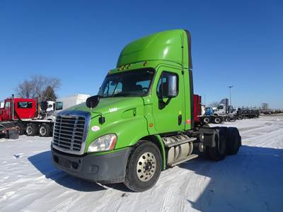 Freightliner Cascadia 113 Day Cab Truck - Detroit 450HP, 12 Speed Automatic