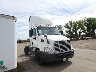 Freightliner Cascadia 113 Single Axle Day Cab Truck - Detroit 410HP, 12 Speed Dt12 Amt