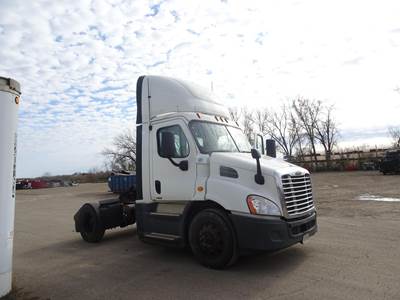 Freightliner Cascadia 113 Single Axle Day Cab Truck - Detroit 410HP, 12 Speed Automatic
