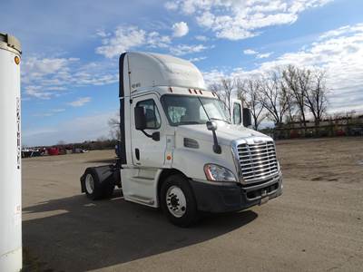 Freightliner Cascadia 113 Single Axle Day Cab Truck - Detroit 410HP, 12 Speed Dt12 Automatic