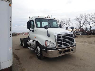 Freightliner Cascadia 125 Day Cab Truck - Detroit 455HP, 10 Speed Manual