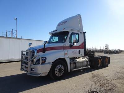 Freightliner Cascadia 125 Day Cab Truck - Detroit 455HP, 10 Speed Manual