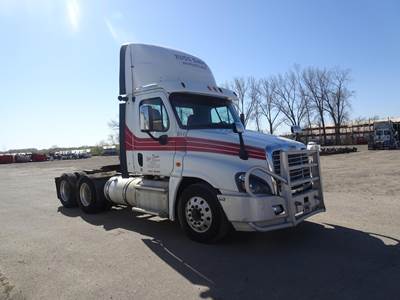 Freightliner Cascadia 125 Day Cab Truck - Detroit 455HP, 10 Speed Manual