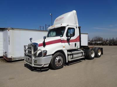 Freightliner Cascadia 125 Day Cab Truck - Detroit 455HP, 10 Speed Manual