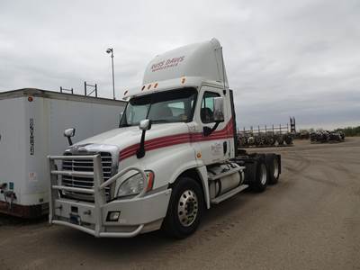 Freightliner Cascadia 125 Day Cab Truck - Detroit 455HP, 10 Speed Manual