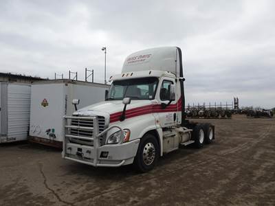 Freightliner Cascadia 125 Day Cab Truck - Detroit 455HP, 10 Speed Manual