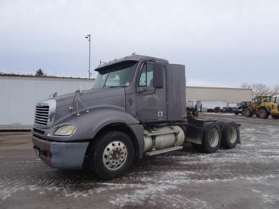 Freightliner Columbia 120 Day Cab Truck - Mercedes-Benz 450HP, 10 Speed Ultrashift Amt
