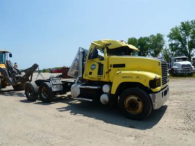 Mack Pinnacle CHU613 Day Cab Truck - MP8 445HP, 10 Speed Manual