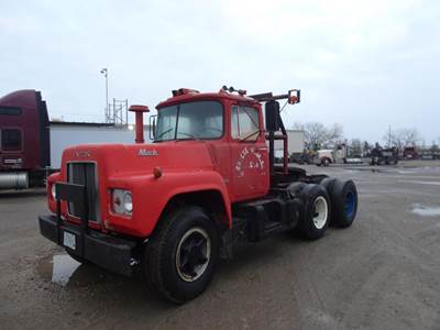 Mack R609 Day Cab Truck - 237HP, 18 Speed Manual