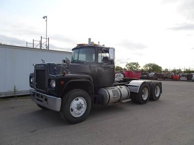 Mack R686ST Day Cab Truck - E6 300HP, Manual