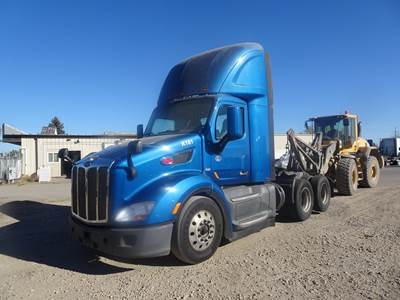 Peterbilt 579 Day Cab Truck - Paccar 455HP, 10 Speed Automatic
