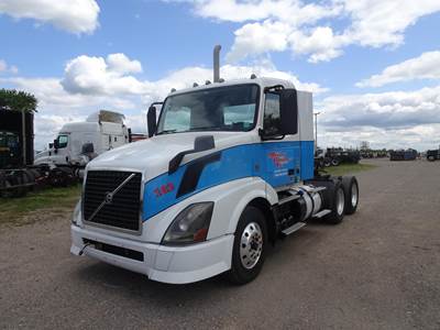 Volvo VNL64T300 Day Cab Truck - D13 405HP, 10 Speed Manual
