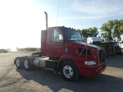 Volvo VNM64T200 Day Cab Truck - D13 425HP, 12 Speed Automatic