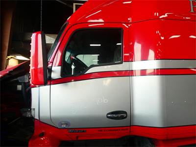 Kenworth T680 Door