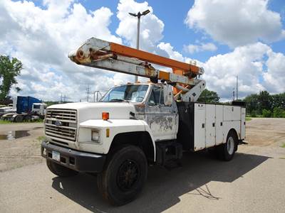 Ford F-700 Single Axle Forestry Bucket Truck - 5 Speed Manual