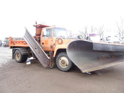 Ford L8000 Plow / Spreader Truck - Automatic