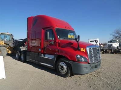 Freightliner Cascadia 125 Sleeper Semi Truck - Detroit 455HP, 12 Speed Automatic