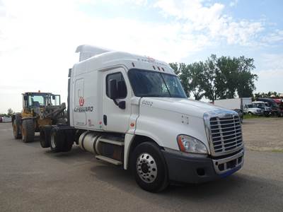 Freightliner Cascadia 125 Sleeper Semi Truck - Mid Roof Sleeper, Detroit 455HP, 12 Speed Amt