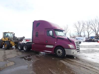 Freightliner Cascadia 125 Sleeper Semi Truck - Detroit 505HP, 12 Speed Dt12 Automatic