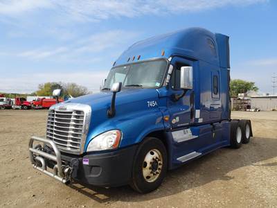 Freightliner Cascadia 125 Evolution Sleeper Semi Truck - Detroit 455HP, 10 Speed Manual