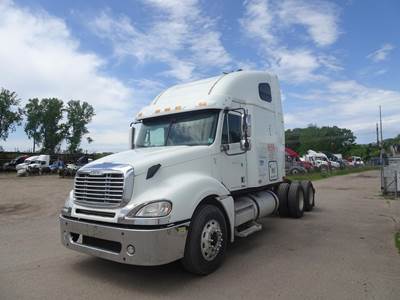 Freightliner Columbia 120 Sleeper Semi Truck - Detroit 470HP