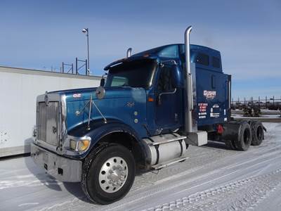 International 9900 Sleeper Semi Truck - Detroit 470HP, 10 Speed Manual