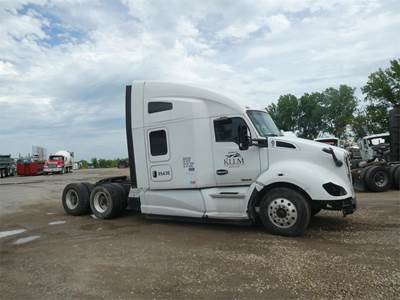 Kenworth T680 Sleeper Semi Truck - Paccar 450HP, Amt