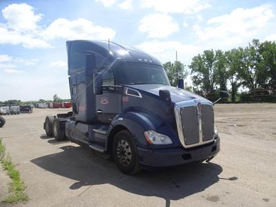 Kenworth T680 Sleeper Semi Truck - Paccar 455HP, 12 Speed Automatic
