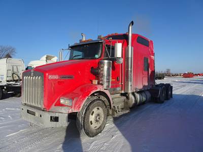 Kenworth T800 Sleeper Semi Truck - Cummins 475HP, 13 Speed Manual