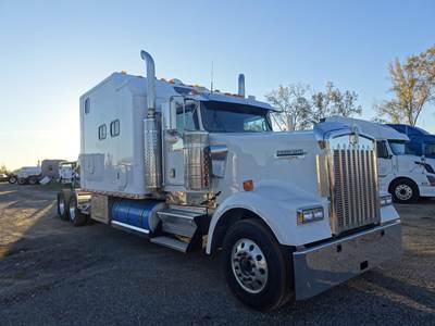 Kenworth W900 Sleeper Semi Truck - Raised Roof Sleeper, Caterpillar 475HP, 18 Speed Manual