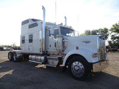 Kenworth W900 Sleeper Semi Truck - Caterpillar 550HP, 18 Speed Manual