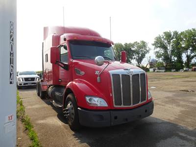 Peterbilt 579 Sleeper Semi Truck - Cummins 450HP, 13 Speed Manual