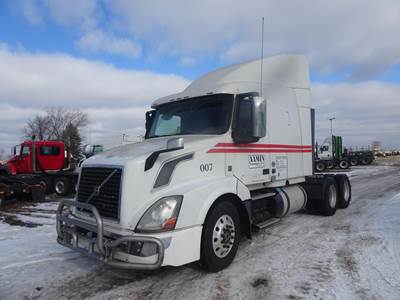 Volvo VNL64T630 Sleeper Semi Truck - Raised Roof Sleeper, D13 425HP, 12 Speed Automatic