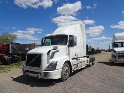 Volvo VNL64T630 Sleeper Semi Truck - D13 455HP, 12 Speed Automatic