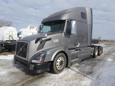 Volvo VNL64T670 Sleeper Semi Truck - D13 425HP, 12 Speed I Shift Automatic