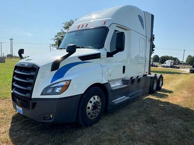 2021 Freightliner Cascadia 126 Sleeper Semi Truck
