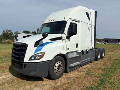 2021 Freightliner Cascadia 126 Sleeper Semi Truck