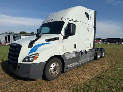 2021 Freightliner Cascadia 126 Sleeper Semi Truck