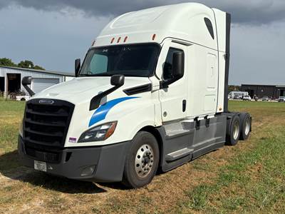 2021 Freightliner Cascadia 126 Sleeper Semi Truck
