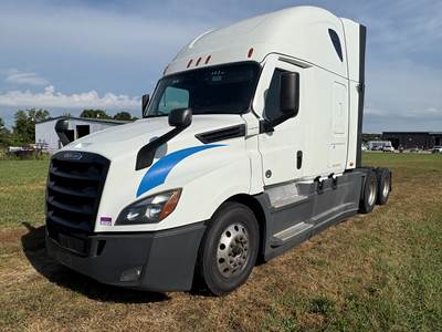 2021 Freightliner Cascadia 126 Sleeper Semi Truck