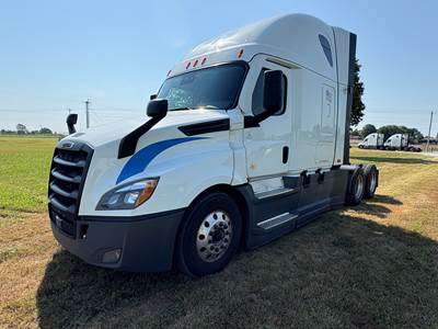 2021 Freightliner Cascadia 126 Sleeper Semi Truck