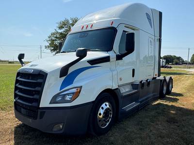 2021 Freightliner Cascadia 126 Sleeper Semi Truck