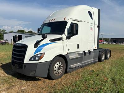 2021 Freightliner Cascadia 126 Sleeper Semi Truck